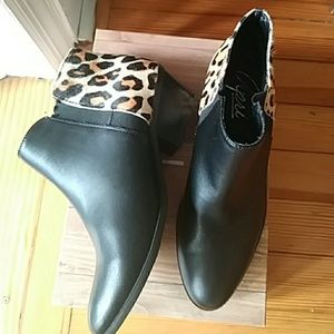 Leather booties with cheetah print in the back